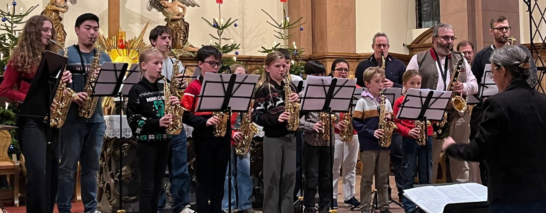 de Saxophonsregëster vun der Maacher Musekschoul ënert der Leedung vun der Mme Fellerich
