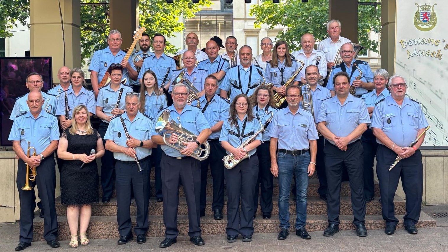 d´Douane´s Musek huet zesumme mat der Garnisounsmusek op der Plëss e Concert gespillt