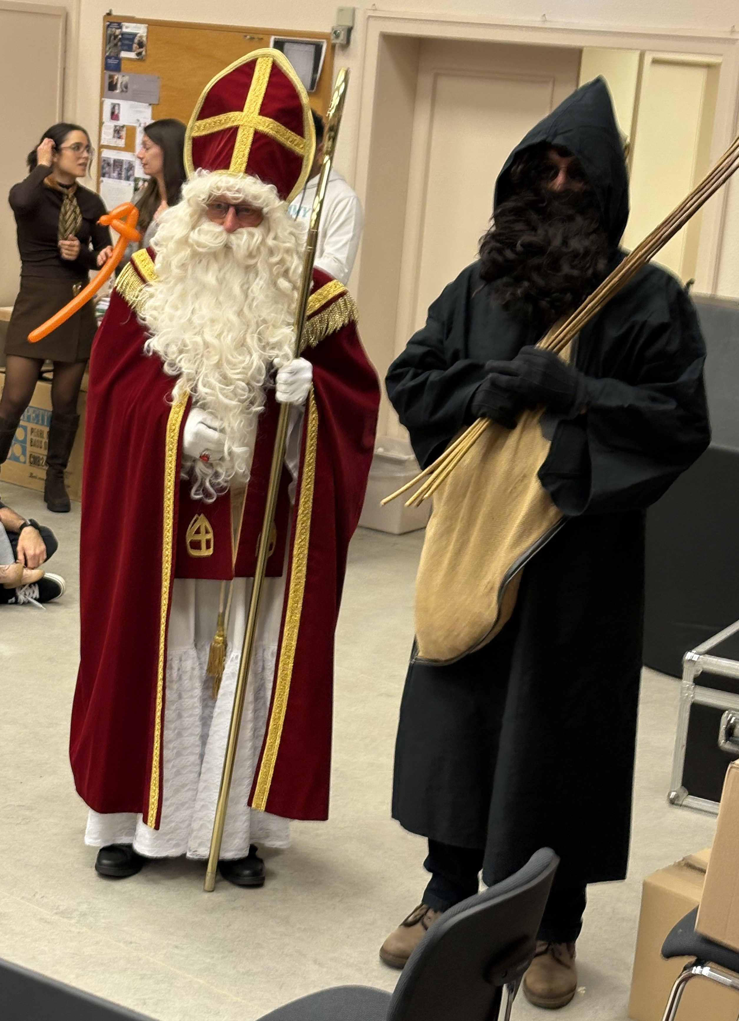 de Kleeschen war mat dem Housecker bei d´Douane´s Musek komm