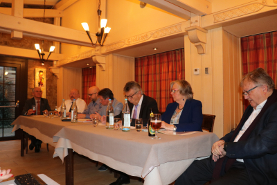 la table du comité avec Josy Kontz (UGDA), Gast Goerend, Chris Schleck, Liliane Theisen, Nico Castermans, Margot Bühlmann et Bim Diederich