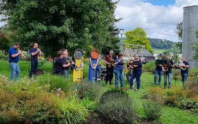 hei huet och nach de Sven Hemmen mam Euphonium sech dozou gesellt