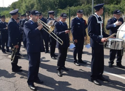 de José spillt nach séier d´Trombone waarm