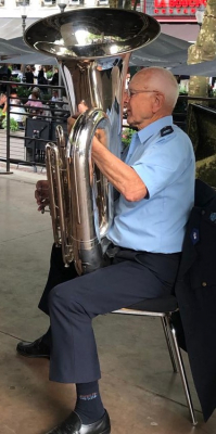 daat Instrument wier mir ze schwéier, zumol fir ze droen