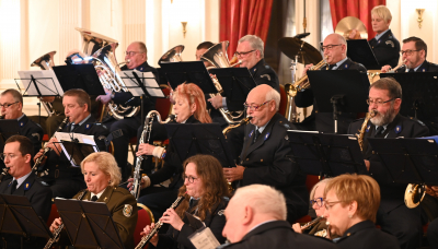 mat voller Konzentratioun hun d´Musikanten de Programm ugebueden