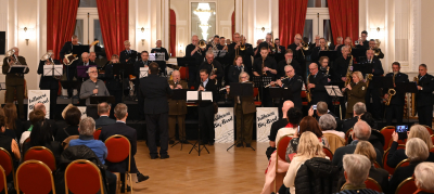 als Ofschloss huet d´Douane´s Musek zesumme mat der Jailhouse Big Band "My Way" gespillt, gesong vum Misch Stimpfl