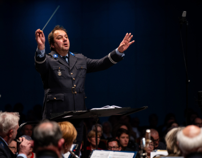 eise Chef, den Thomas Graf, war voll konzentréiert fir de Concert (photo vum Ch.Zahles)