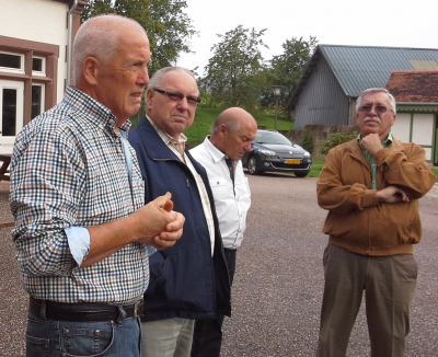 den Erny läuschtert den Explikatioune gutt no