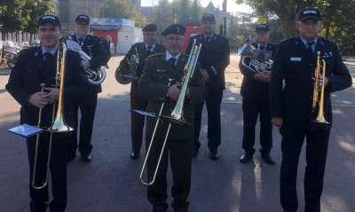 1.Reih: de José, de Klaus an den Heng  - - -  2.Reih: den Änder, de Pitt an nach en Heng  - - -  deen ouni Instrument as den Thomas