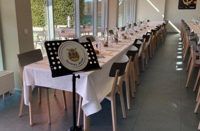 den Änder haat an der Douane´s Cantine en Dësch fir seng Kollege reservéiert