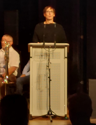 d´Präsidentin vun der Harmonie Concorde Suessem, d´Sandrine Reuter, huet e puer léiw Wieder un de Public geriicht