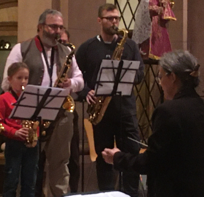 mat 63 Joer ugefaang am Saxophons-Cours an elo di éischte Kéier mat opgetruëden: de Fons Goerend, eisen neitste Musikant vun der Garnisounsmusek