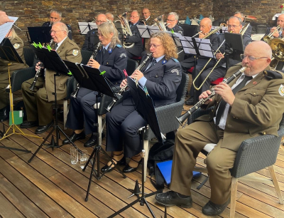 eis Nationalhymn gouf awer och gespillt
