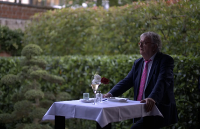 de Präsident vun der Garnisounsmusek, Fernand Diederich, verfollegt d´Spillchen vu Wäitem