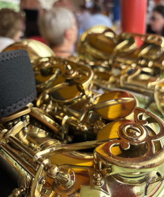 bei deene Saxophonen gesäit ët no Gold äus, mee daat as nëme Bluff