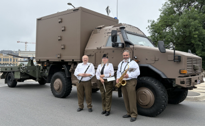 d´Garnisounsmusek war mam Camion um Dill