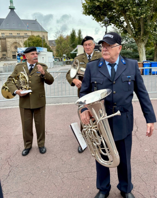 de Pitt an de Charel gi schon ongedëlleg bis ët lass geht