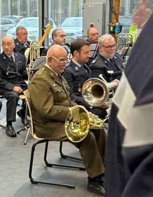 esouguer de Pitt as prett a wart op d´Éieregäscht