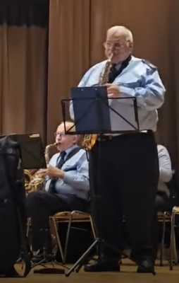 mat 89 Joer huet hien de Public iwerzeegt mat dem Stéck "You Raise Me Up"