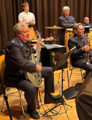 de Micha huet den Deel vum Bass iwerholl