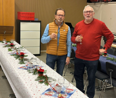 nodeems datt de Fernand an de Waldi esou schéi gerëscht haten, hu si dorop emol d´Glas gehuewen