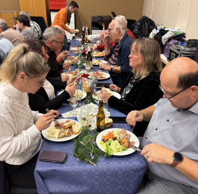 awer wéi se eppes um Teller haten, hu se soss näischt méi gesin