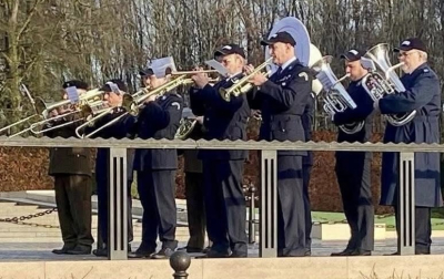 eng Delegatioun vun der Douane´s Musek an der Garnisounsmusek huet fir de musikalische Kader gesuerdt