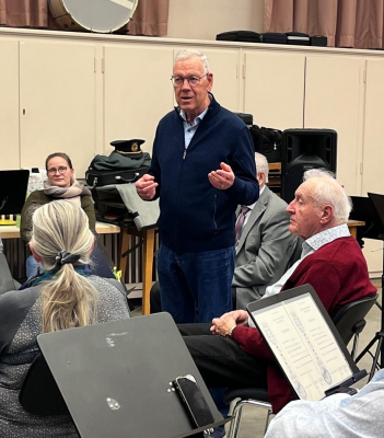 de Claude Hoffmann, sous-chef vun der Douane´s Musek, huet sech et net huele gelooss fir e puer Wieder un d´Musikanten ze riichten