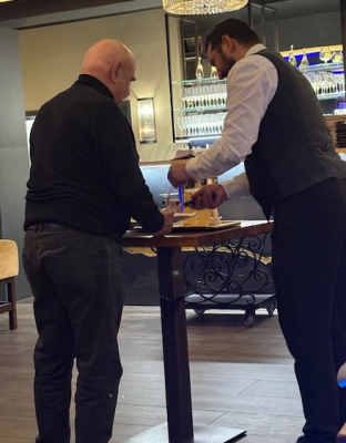 de Pitt konnt vum Dessert net genuch kréien