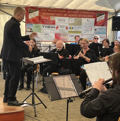 den 1.Deel vum Concert gouf dirigéiert vum Chef vu Mertert-Waasserbëlleg, dem Phillippe Schiltz