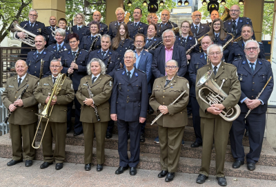 an der 1.Reih, d´Musikante vun der Garnisounsmusek mam Sous-chef vun der Douane´s Musek, dem Claude Hoffmann